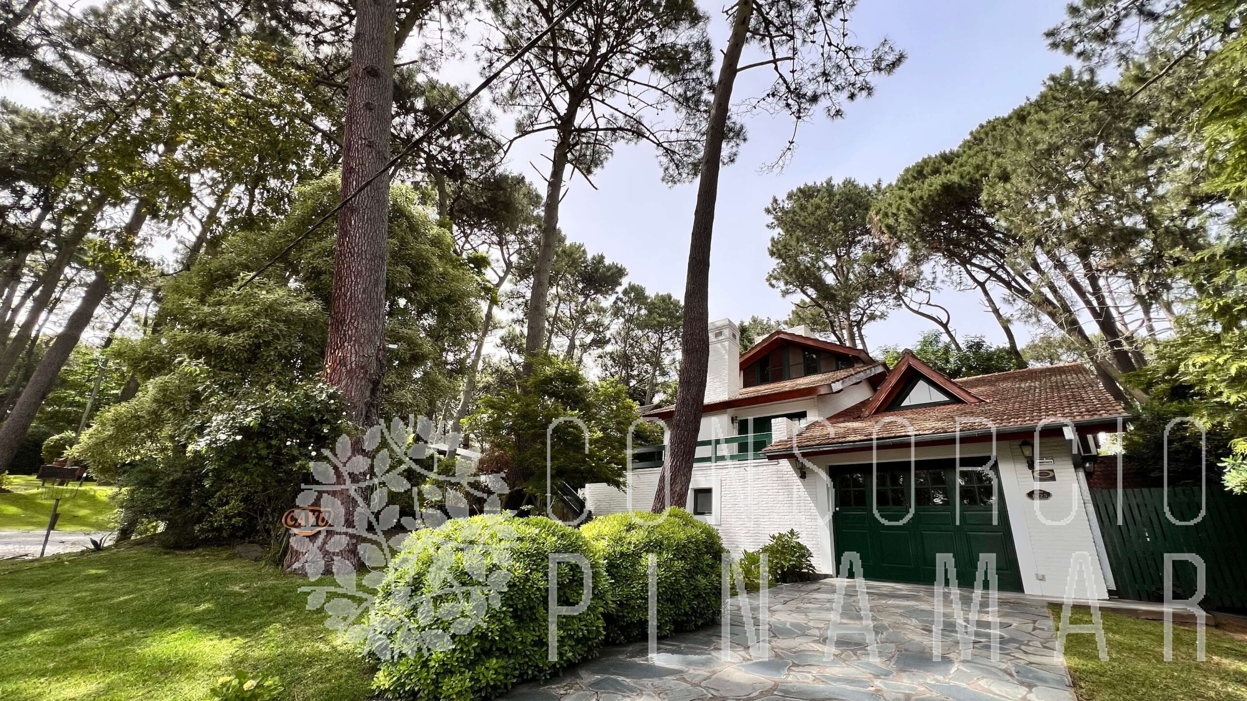 Frente daytime wide view